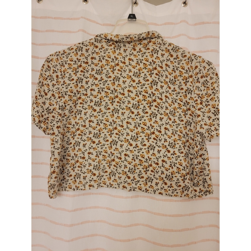 Crop Top - Picture 2 of 3